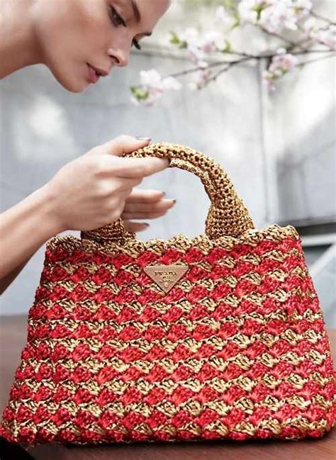 prada örgü çanta